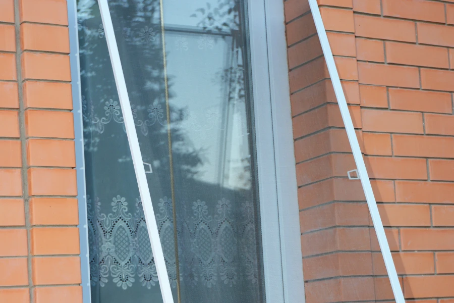 How Solar Screens Improve HVAC System Efficiency in Mission, TX